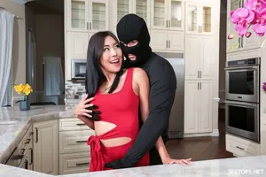 Làm tình cùng cô hàng xóm dâm dục bằng tư thế doggy