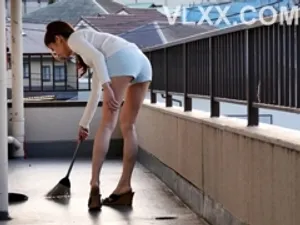 Em nhân viên quán ăn cứ tan làm là bị ông chủ lôi ra địt