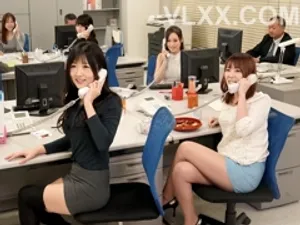 Trừng phạt lồn cô con gái ruột vì ăn mặc gợi dục